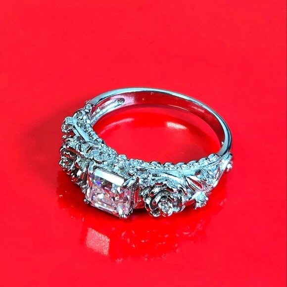 925 Sterling Silver Ring Sz 7 with D Colour Moissanite Gemstone - Picture 7 of 12